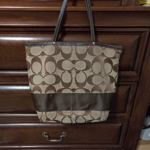 Coach Handbag - Picture 4 of 6